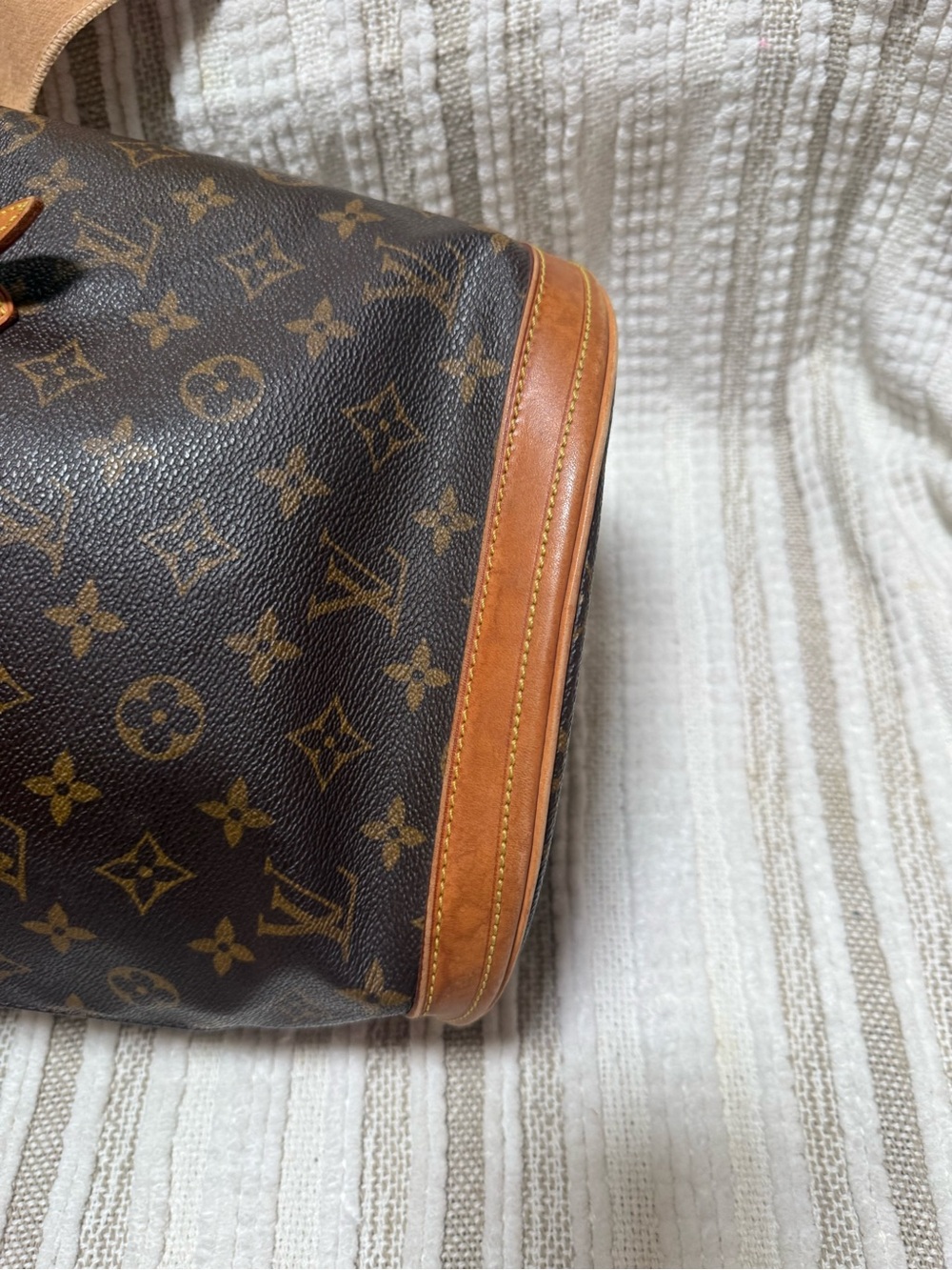 Louis Vuitton Monogram Bucket Tote in Brown and Tan Leather - Picture 12 of 12